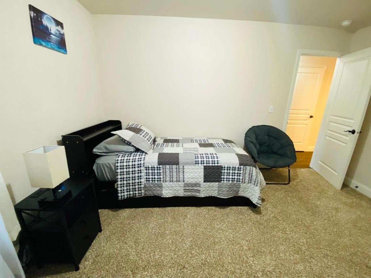 Beautiful 2 Bedroom 1 Bath Apartment With Private Garage Anchorage Exterior foto
