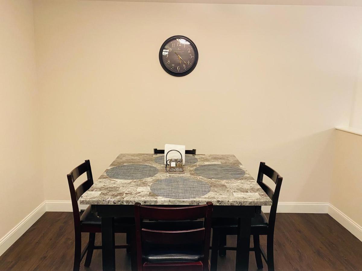 Beautiful 2 Bedroom 1 Bath Apartment With Private Garage Anchorage Exterior foto